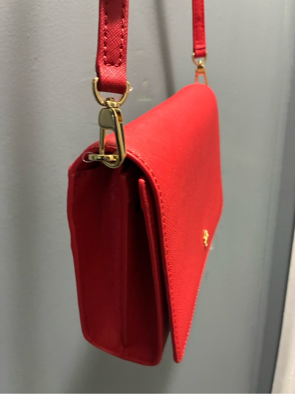 Tory Burch Red Saffiano Crossbody with Gold Logo - Picture 8 of 8